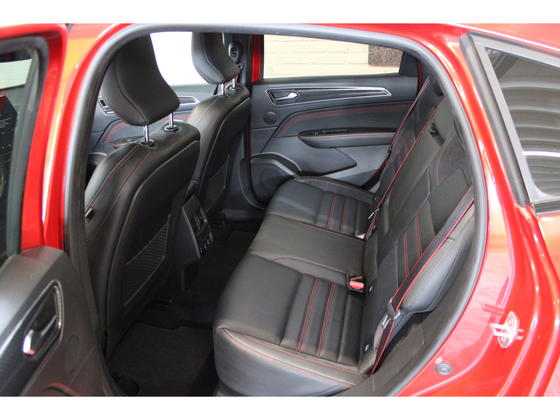 Renault Arkana 1.6 E-Tech Hybrid 145 R.S. Line | Incl. 12 maanden garantie | 45629915-22.jpg | Van der Veen Autogroep