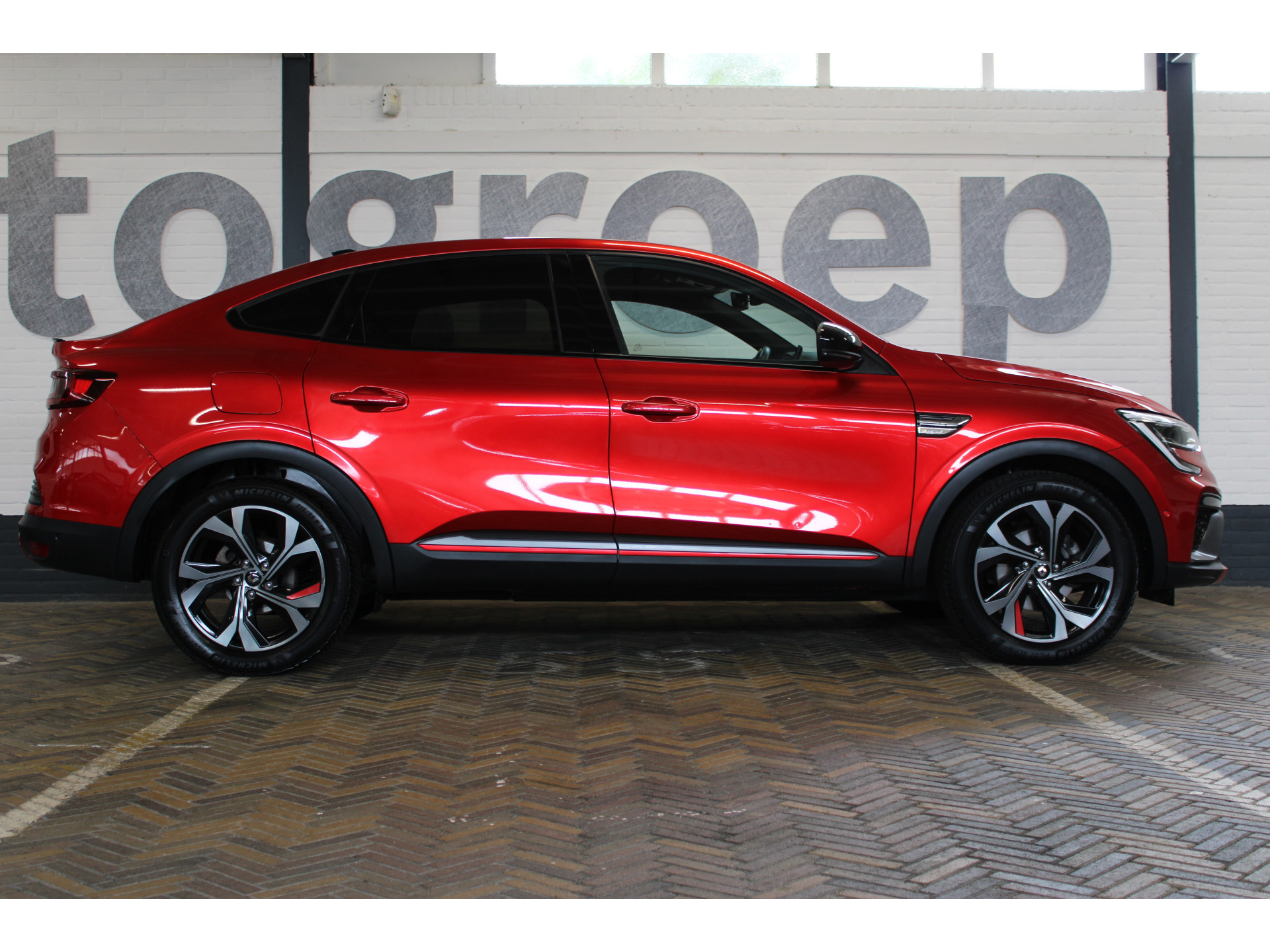 Renault Arkana 1.6 E-Tech Hybrid 145 R.S. Line | Incl. 12 maanden garantie | 45629915-26.jpg | Van der Veen Autogroep