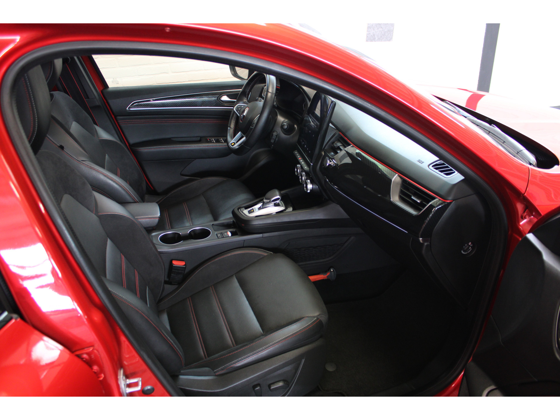 Renault Arkana 1.6 E-Tech Hybrid 145 R.S. Line | Incl. 12 maanden garantie | 45629915-28.jpg | Van der Veen Autogroep