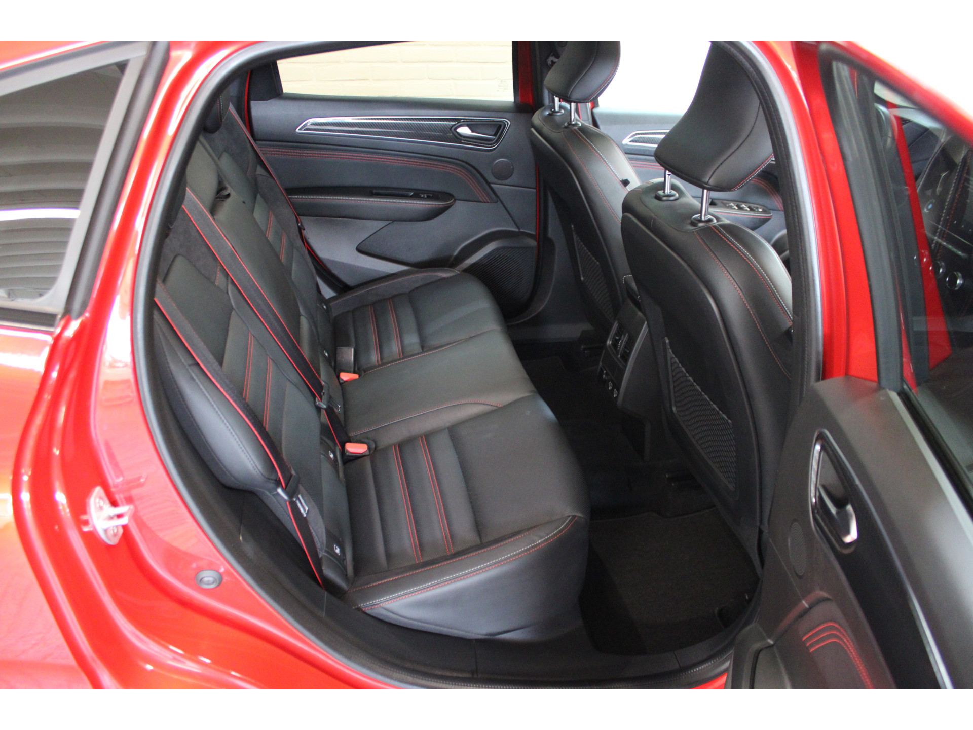 Renault Arkana 1.6 E-Tech Hybrid 145 R.S. Line | Incl. 12 maanden garantie | 45629915-29.jpg | Van der Veen Autogroep