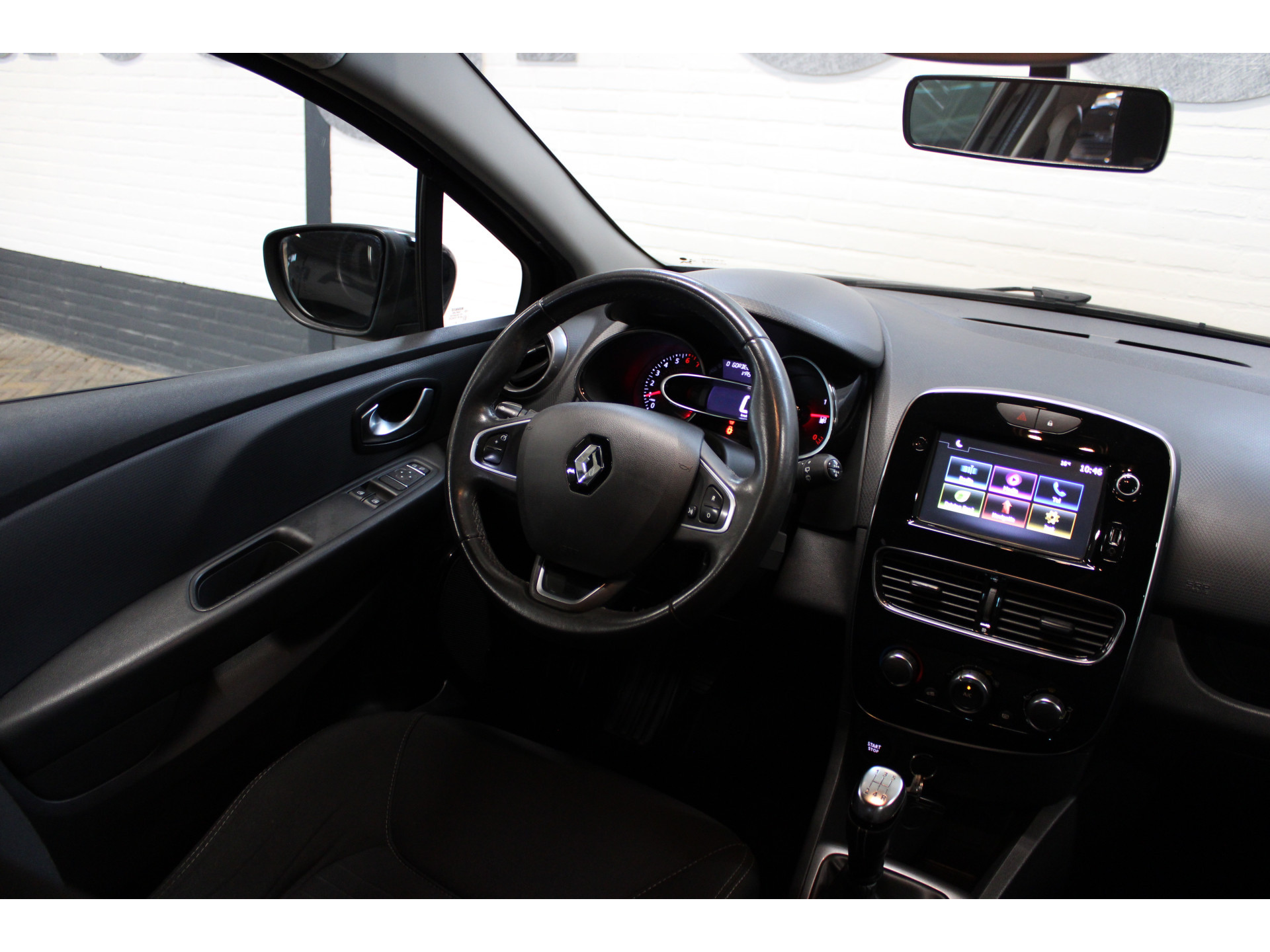 Renault Clio 0.9 TCe Limited | Incl. 12 maanden garantie | 47367232-1.jpg | Van der Veen Autogroep