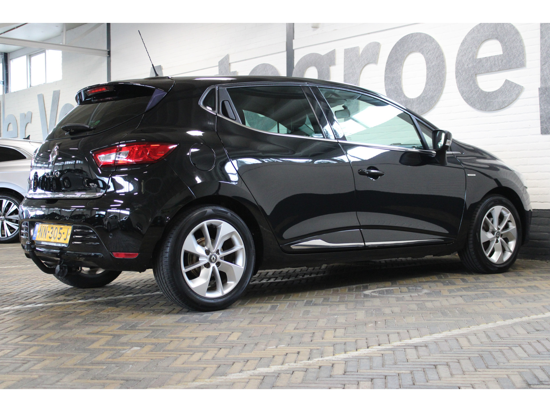 Renault Clio 0.9 TCe Limited | Incl. 12 maanden garantie | 47367232-2.jpg | Van der Veen Autogroep