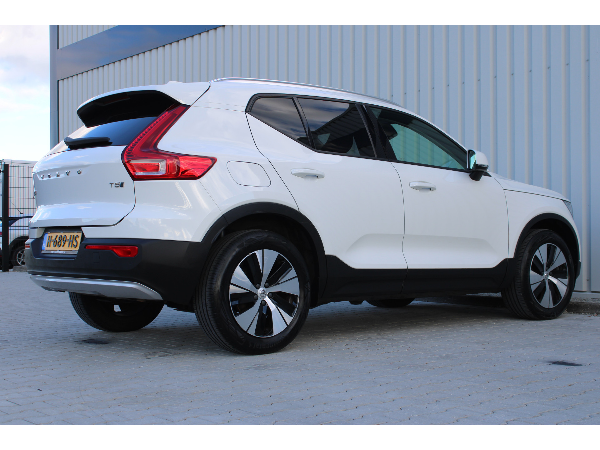 Volvo XC40 1.5 T5 Twin Engine Momentum Pro | Incl. 12 maanden garantie | 47835437-2.jpg | Van der Veen Autogroep