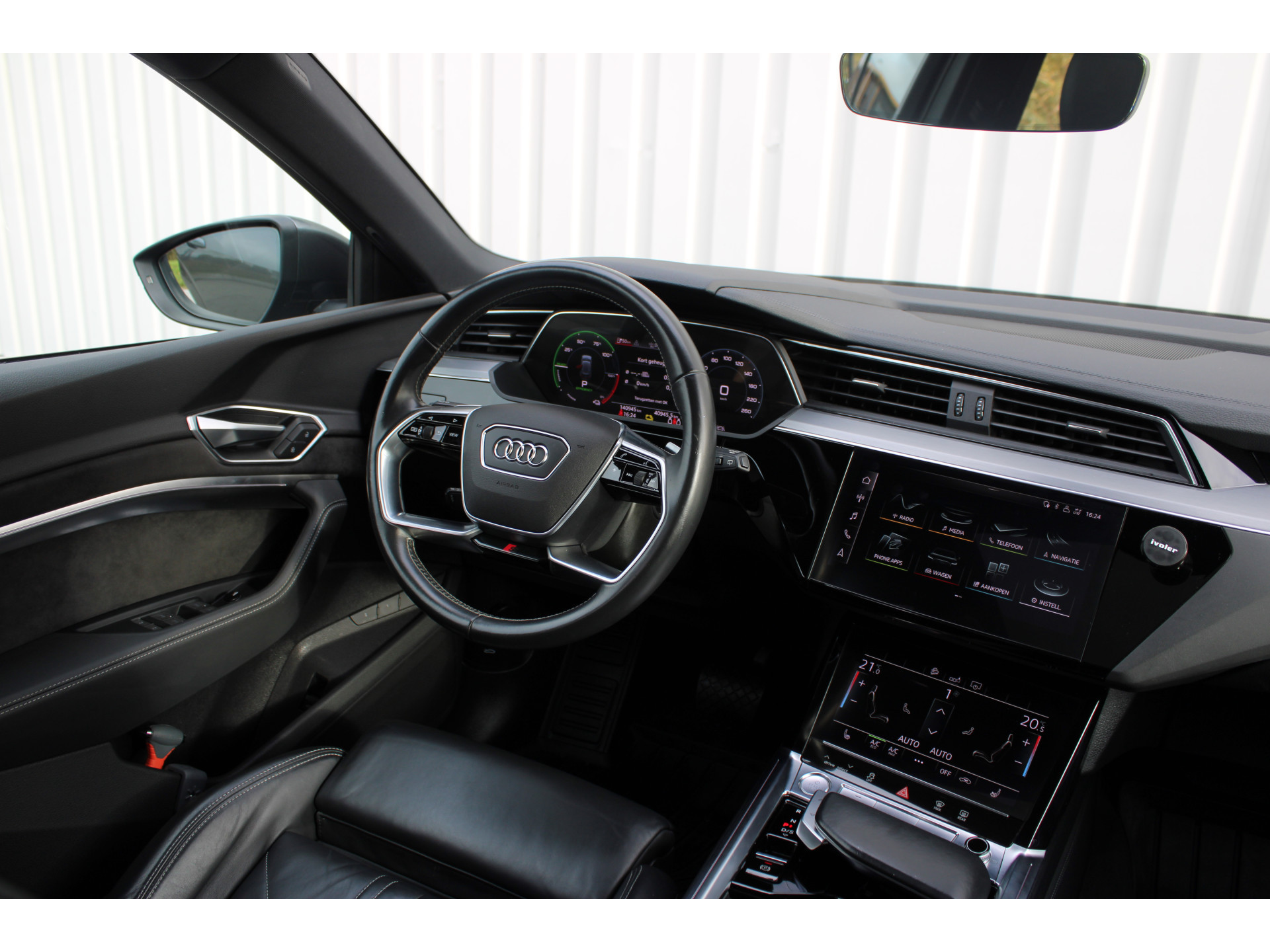 Audi e-tron 55 quattro S-line 95 kWh | Incl. 12 maanden garantie | 48157613-1.jpg | Van der Veen Autogroep