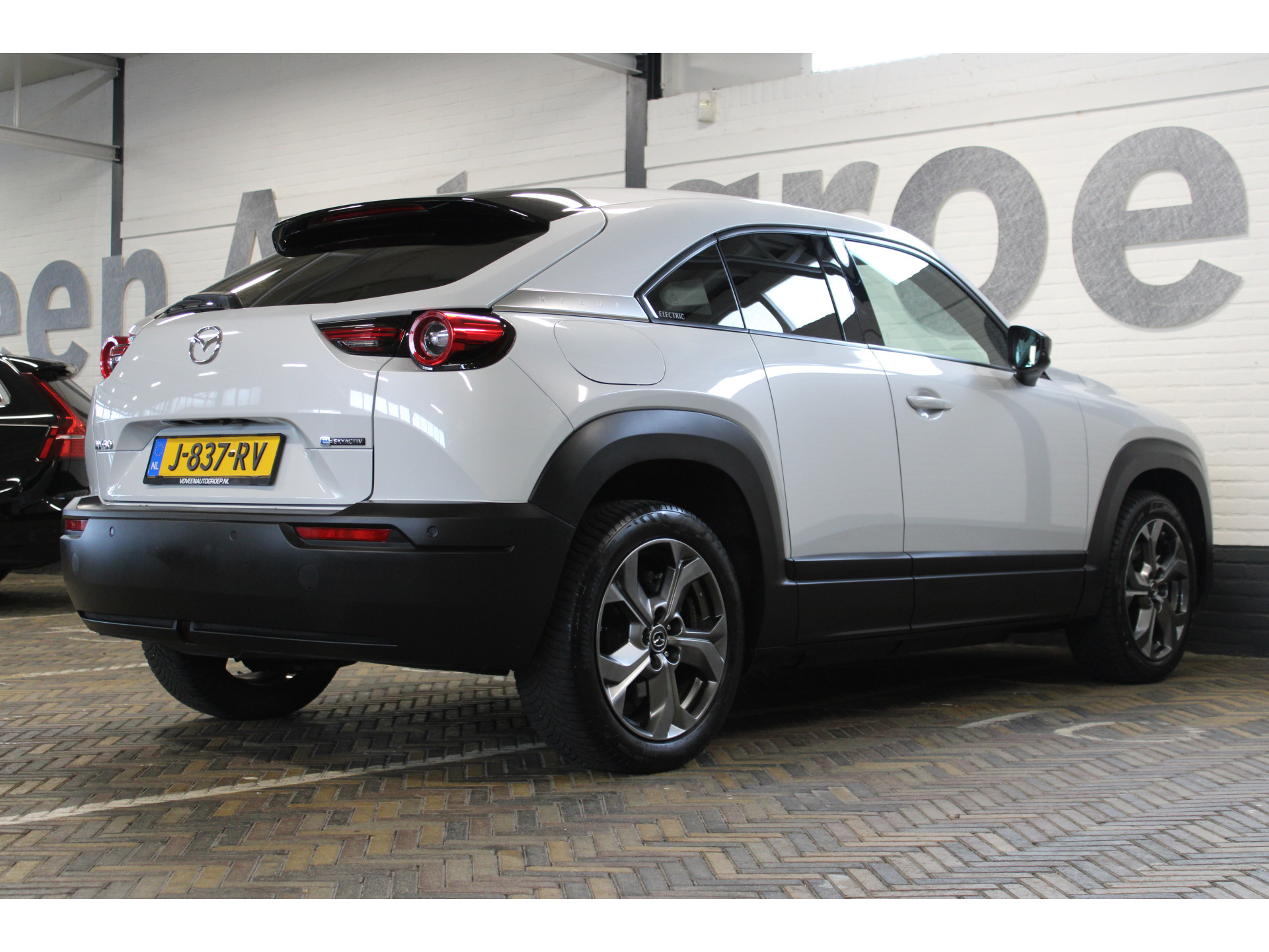 Mazda MX-30 e-SkyActiv 145 First Edition 36 kWh | Incl. 12 maanden garantie | 48190661-2.jpg | Van der Veen Autogroep