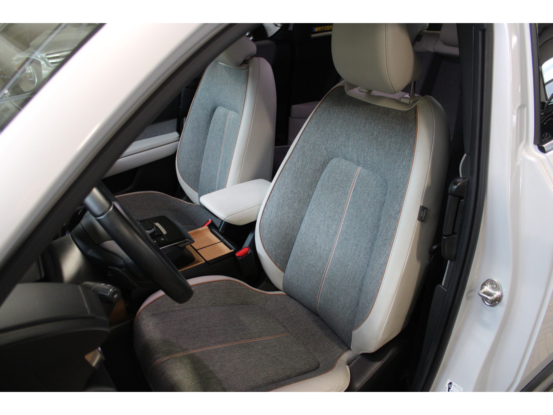 Mazda MX-30 e-SkyActiv 145 First Edition 36 kWh | Incl. 12 maanden garantie | 48190661-42.jpg | Van der Veen Autogroep
