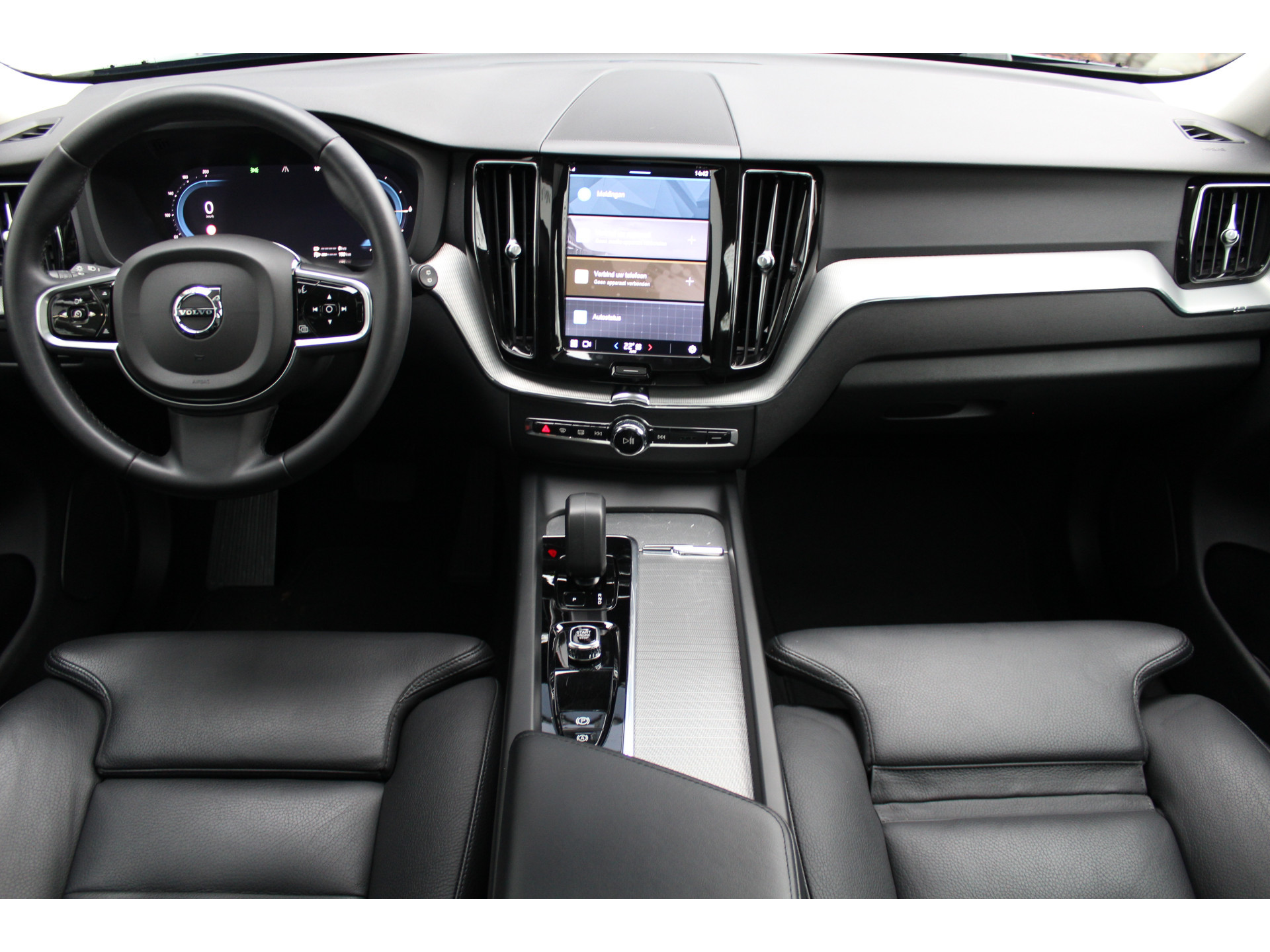 Volvo XC60 2.0 T6 Plug-in hybrid AWD Plus Dark | Incl. 12 maanden Garantie 49298918-1.jpg | Van der Veen Autogroep