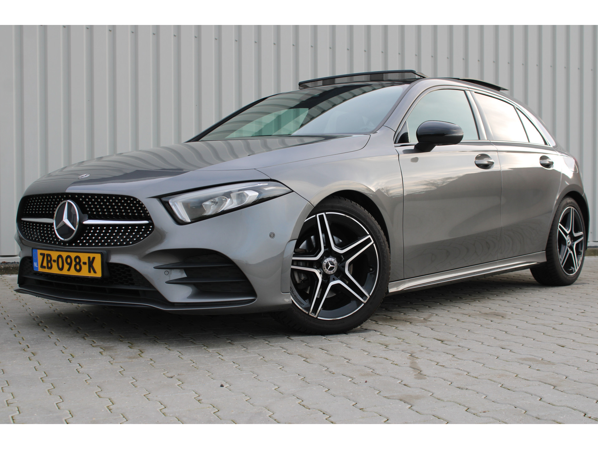 Mercedes-Benz A-Klasse 200 Business Solution AMG Night Upgrade 164pk | Incl. 12 maanden garantie 49749289-3.jpg | Van der Veen Autogroep
