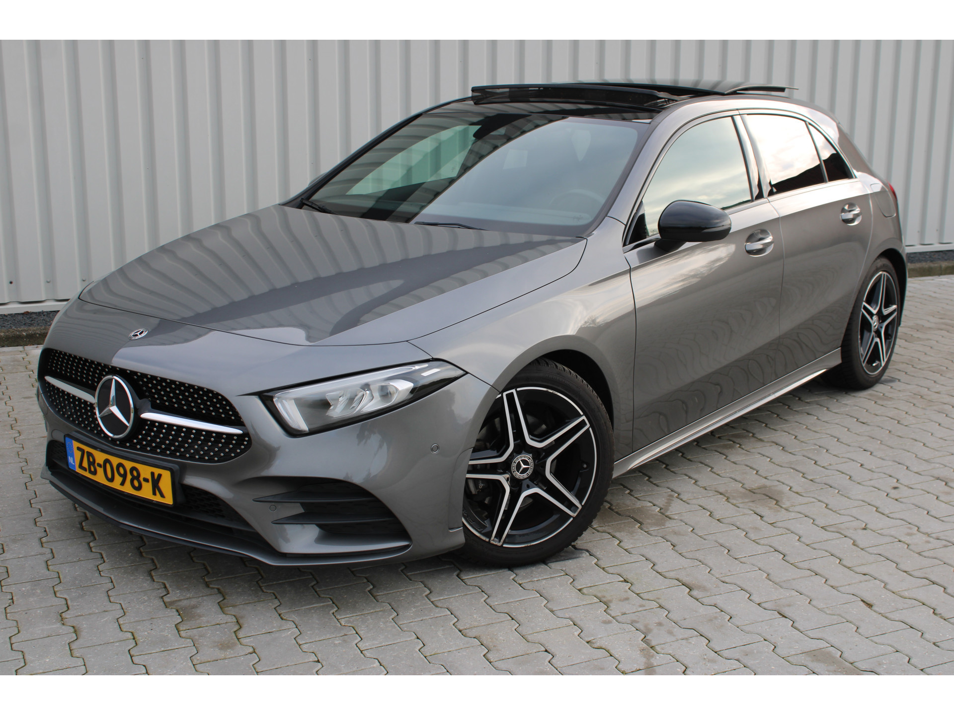 Mercedes-Benz A-Klasse 200 Business Solution AMG Night Upgrade 164pk | Incl. 12 maanden garantie 49749289-4.jpg | Van der Veen Autogroep