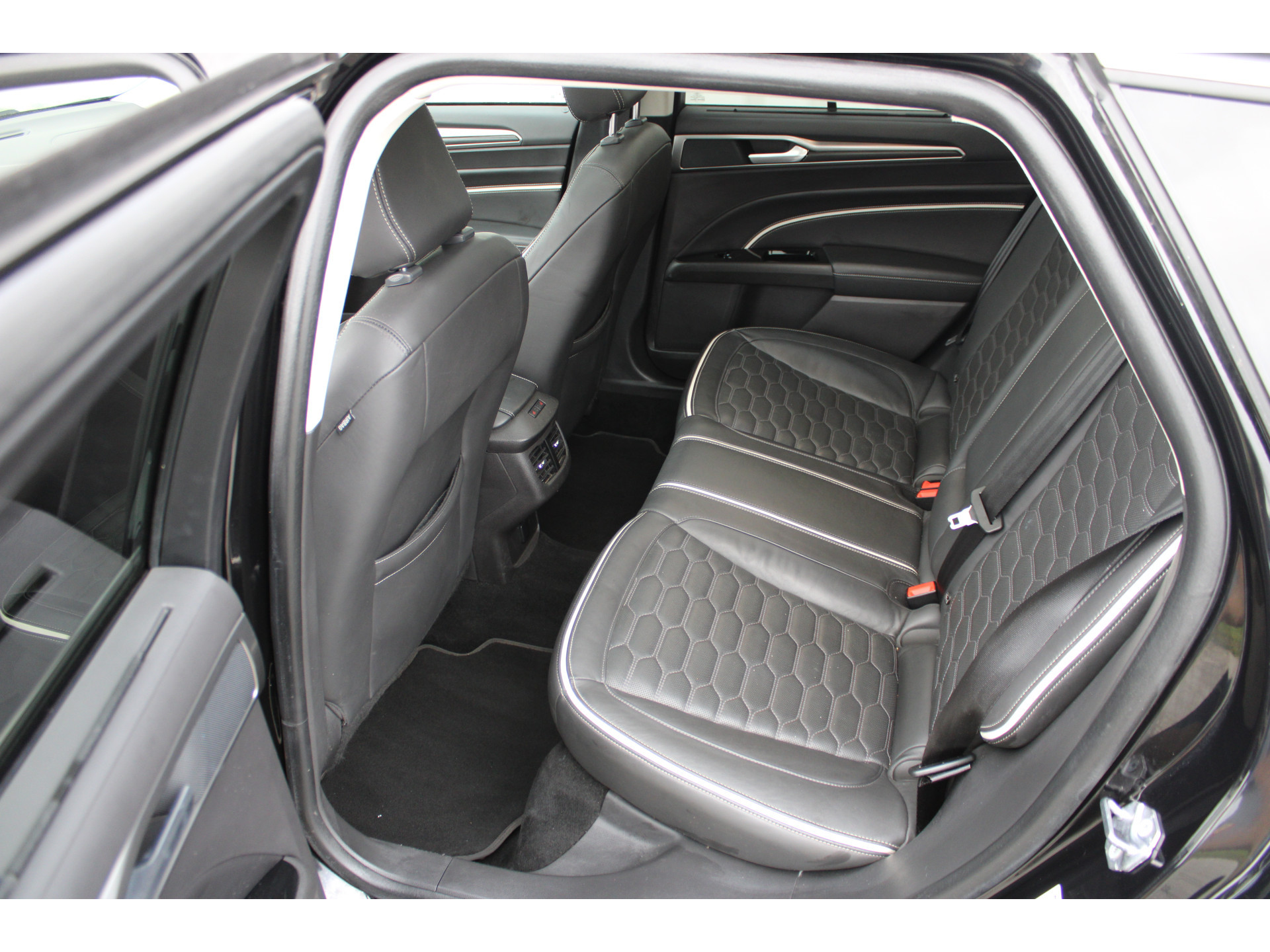 Ford Mondeo Wagon 2.0 IVCT HEV Vignale | Incl. 12 maanden garantie | 50108645-17.jpg | Van der Veen Autogroep