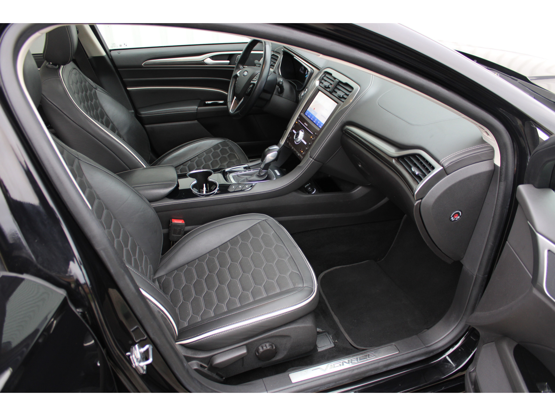 Ford Mondeo Wagon 2.0 IVCT HEV Vignale | Incl. 12 maanden garantie | 50108645-25.jpg | Van der Veen Autogroep