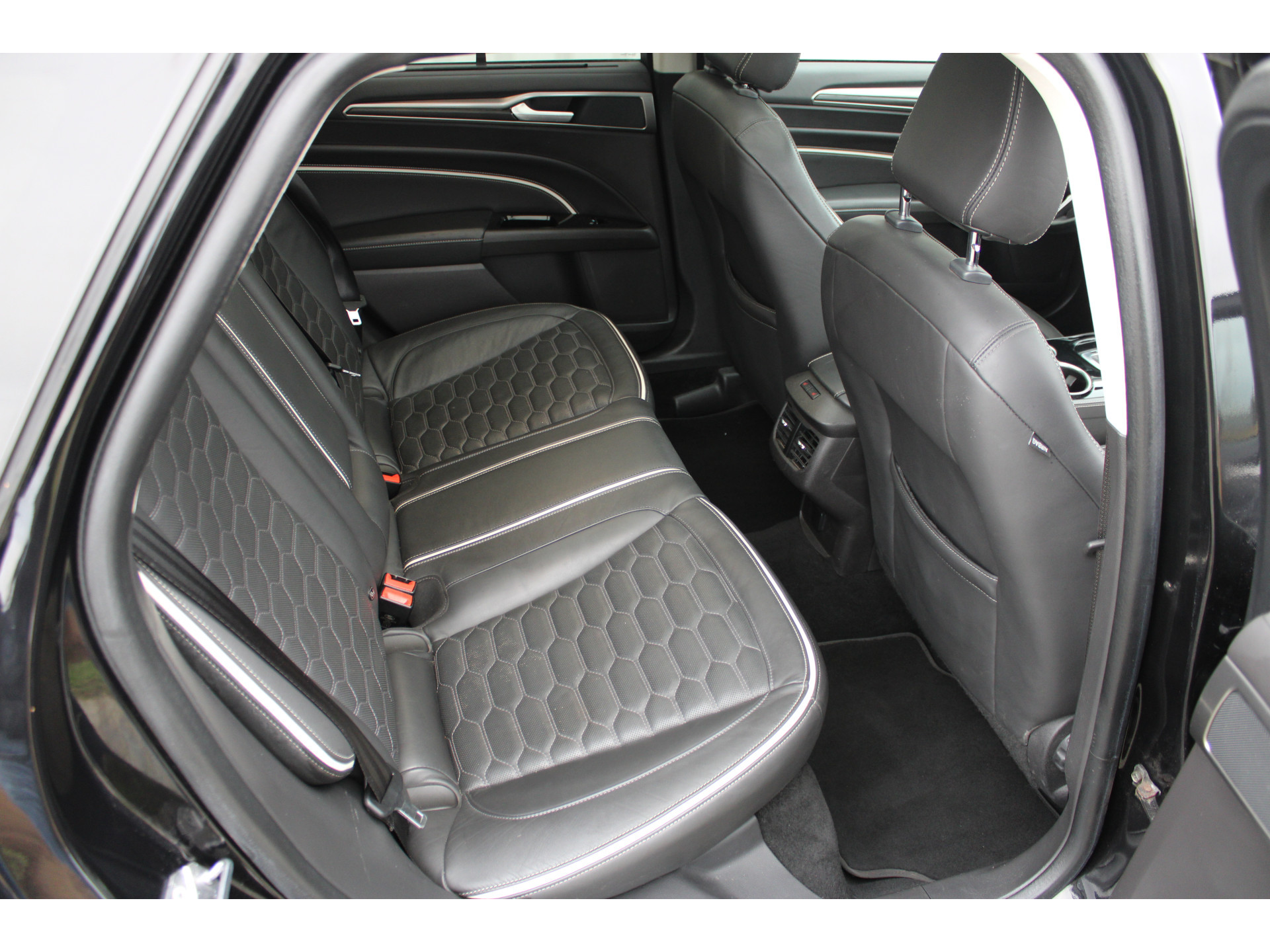 Ford Mondeo Wagon 2.0 IVCT HEV Vignale | Incl. 12 maanden garantie | 50108645-26.jpg | Van der Veen Autogroep