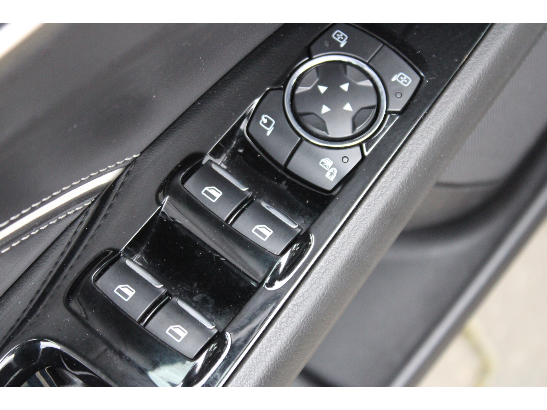 Ford Mondeo Wagon 2.0 IVCT HEV Vignale | Incl. 12 maanden garantie | 50108645-32.jpg | Van der Veen Autogroep