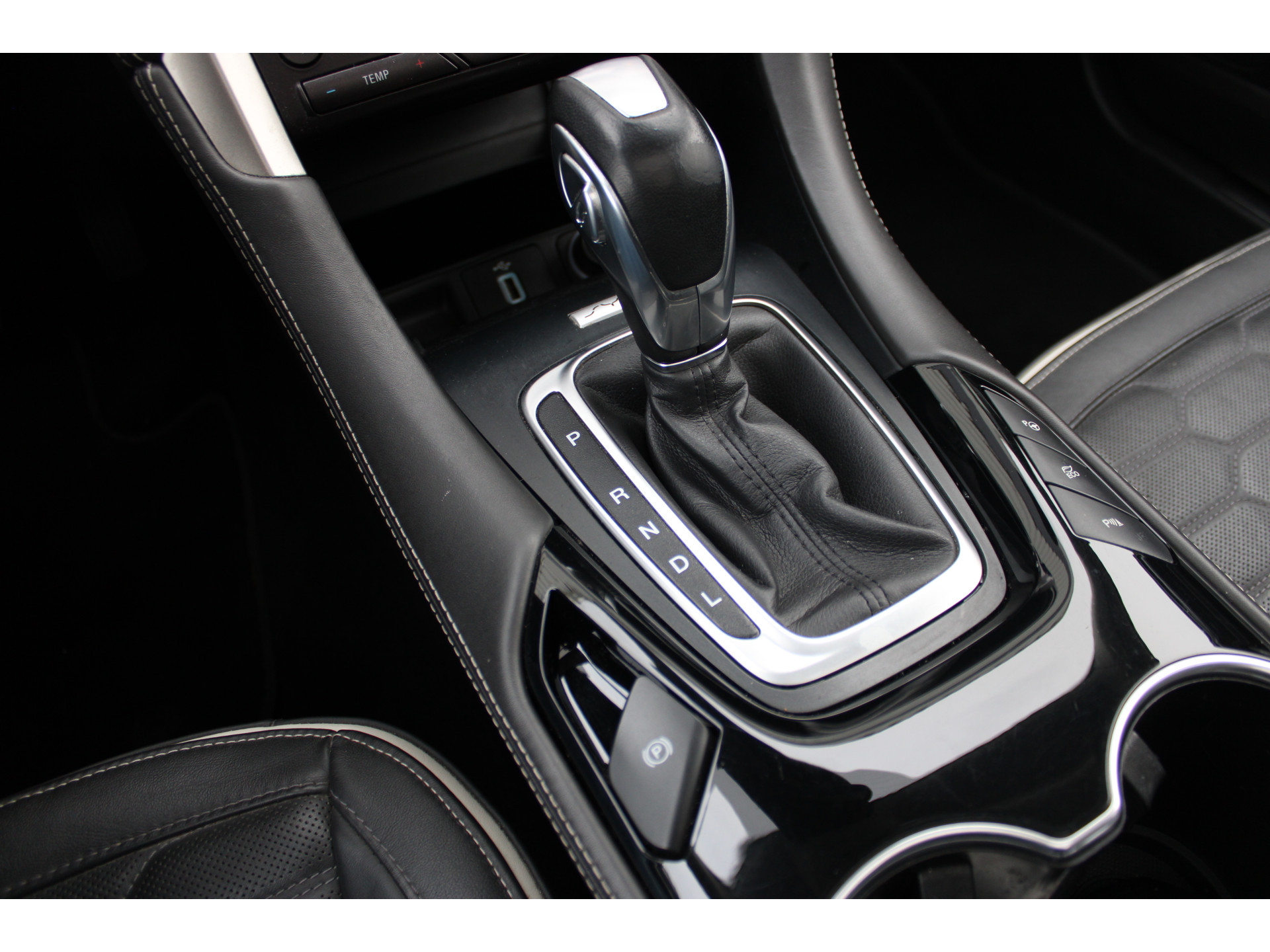 Ford Mondeo Wagon 2.0 IVCT HEV Vignale | Incl. 12 maanden garantie | 50108645-47.jpg | Van der Veen Autogroep