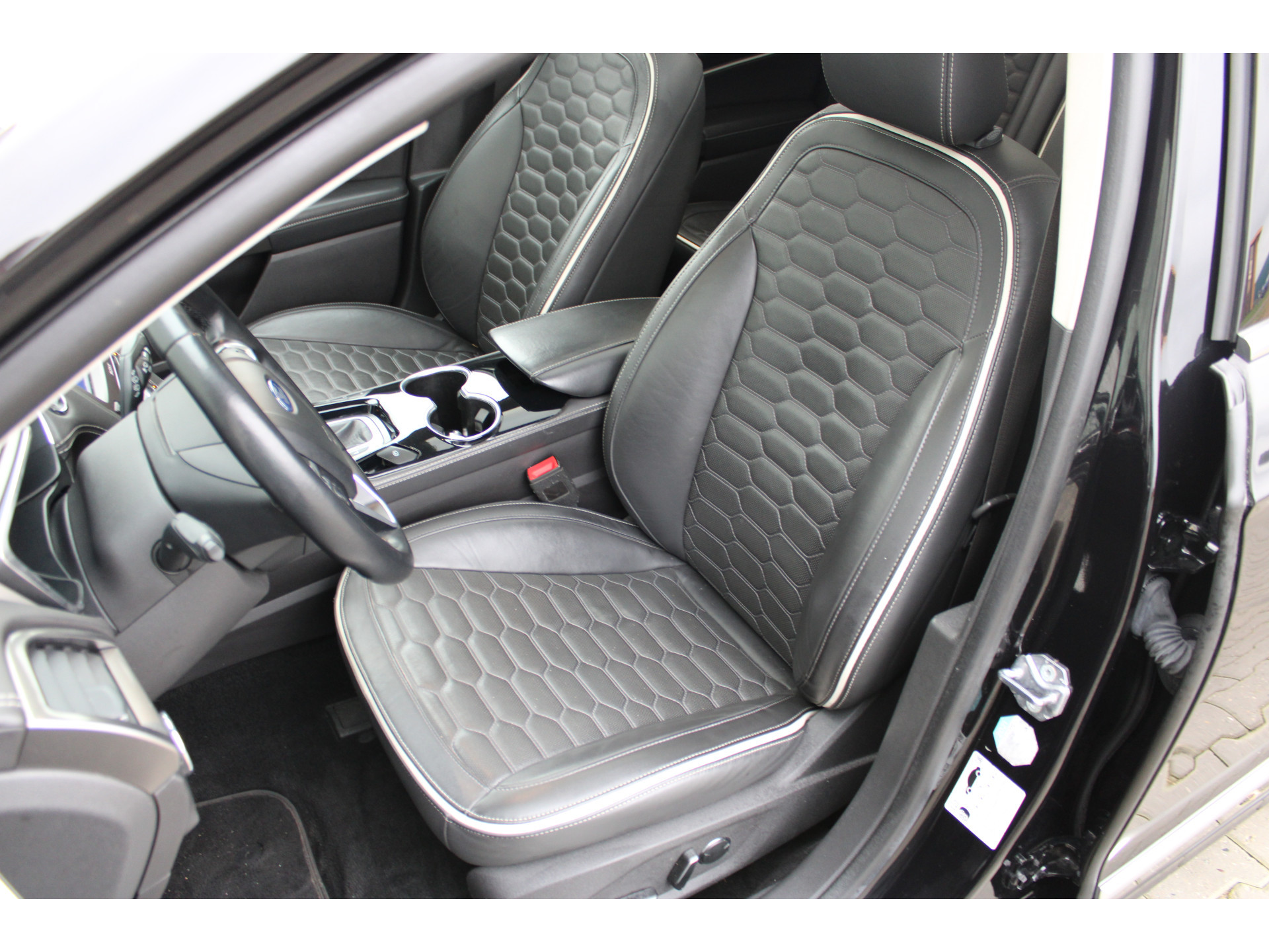 Ford Mondeo Wagon 2.0 IVCT HEV Vignale | Incl. 12 maanden garantie | 50108645-51.jpg | Van der Veen Autogroep