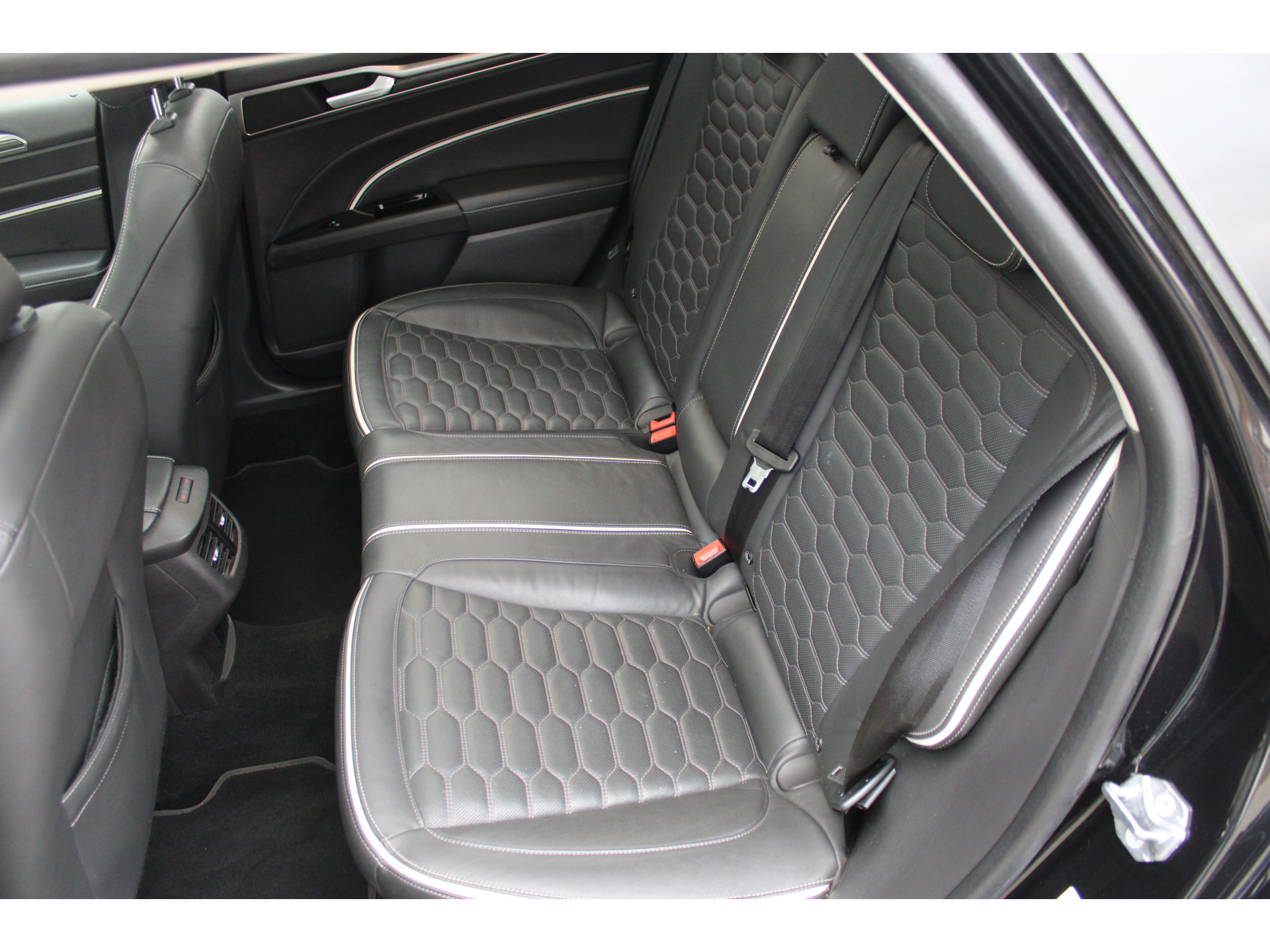 Ford Mondeo Wagon 2.0 IVCT HEV Vignale | Incl. 12 maanden garantie | 50108645-56.jpg | Van der Veen Autogroep