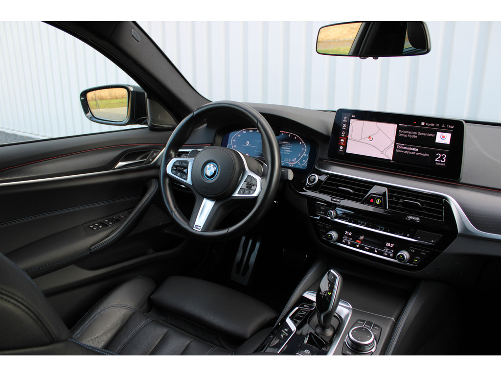 BMW 5 Serie 545e xDrive M-sport black edition | Incl. 12 maanden garantie 50787861-1.jpg | Van der Veen Autogroep