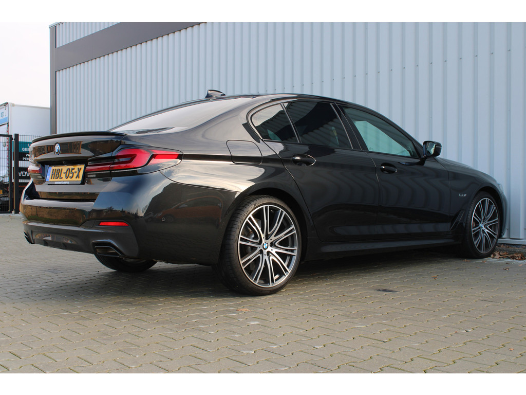 BMW 5 Serie 545e xDrive M-sport black edition | Incl. 12 maanden garantie 50787861-2.jpg | Van der Veen Autogroep