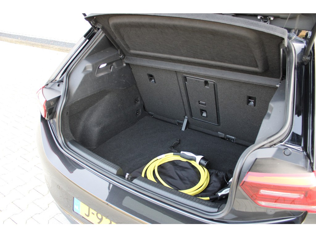 Volkswagen ID.3 First Plus 58 kWh | Incl. 12 maanden garantie | 51853194-28.jpg | Van der Veen Autogroep