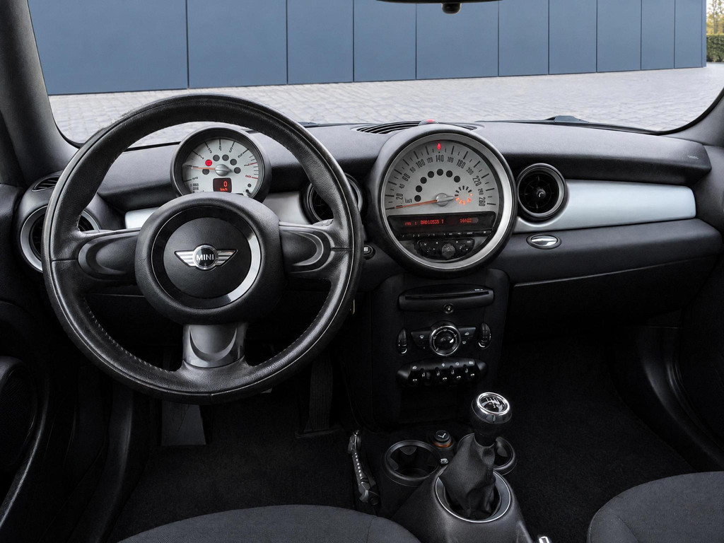 MINI One Mini 1.6 Red Hot | 56350206-2.jpg | Van der Veen Autogroep