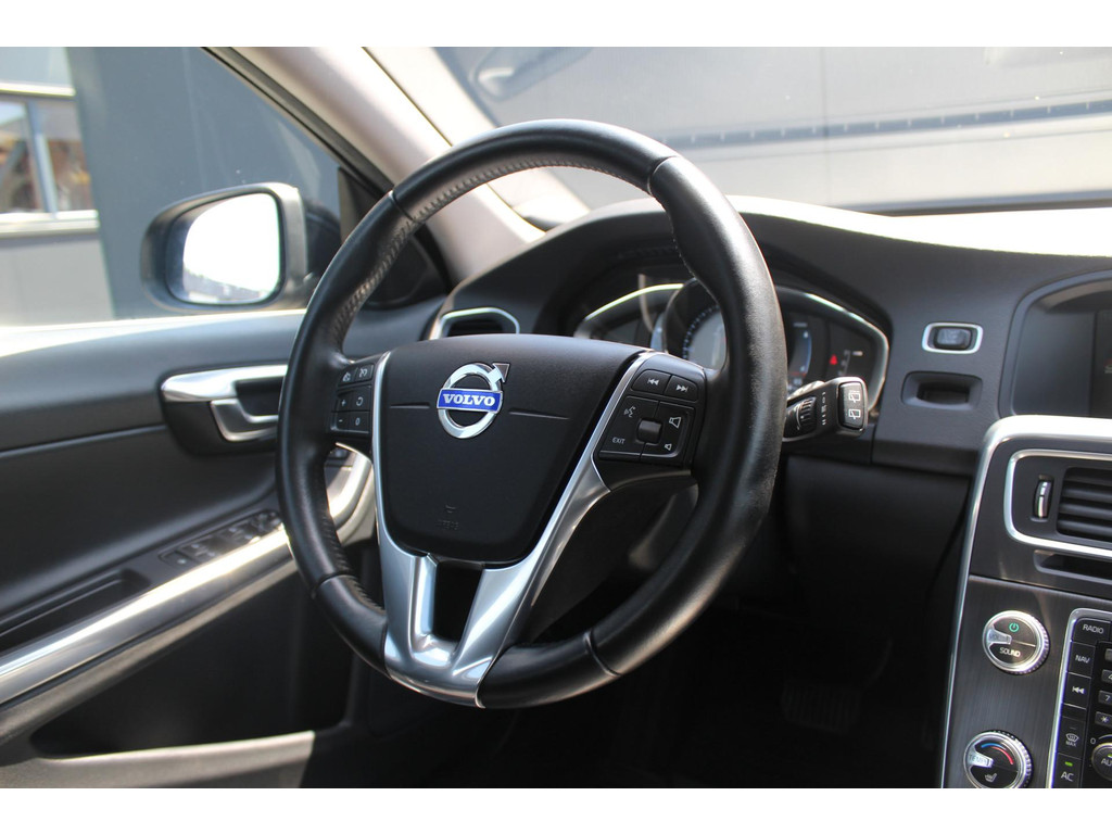 Volvo V60 2.4 D6 Twin Engine Momentum | Incl. 12 maanden 56350233-1.jpg | Van der Veen Autogroep
