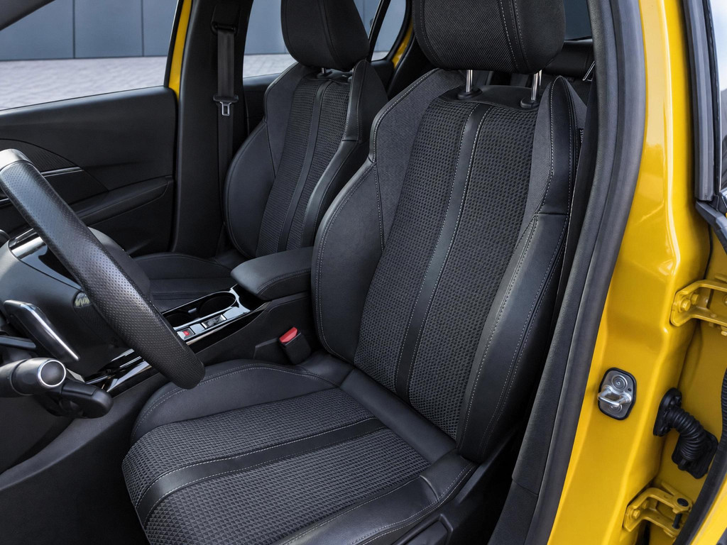 Peugeot 208 1.2 PureTech GT 57360987-3.jpg | Van der Veen Autogroep
